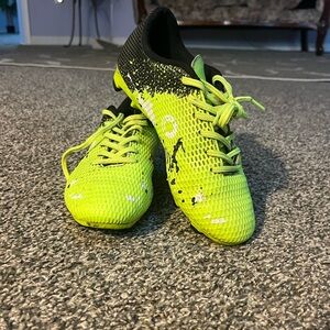 Kids Neon Green Soccer Cleats - Lightweight Youth Training Shoes